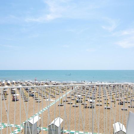 Hotel Montecarlo 3 Stelle Superior Каорле Екстер'єр фото