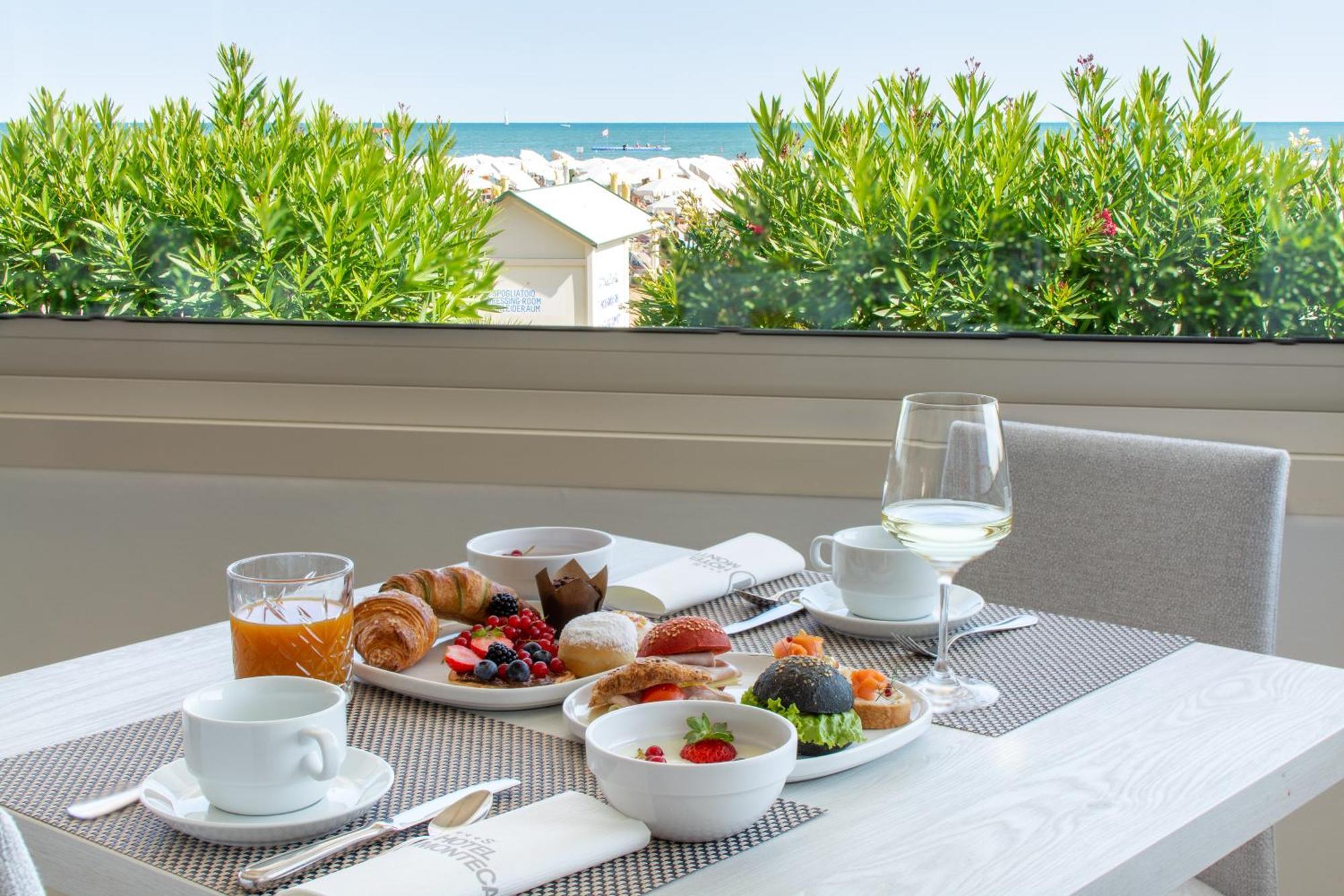 Hotel Montecarlo 3 Stelle Superior Каорле Екстер'єр фото