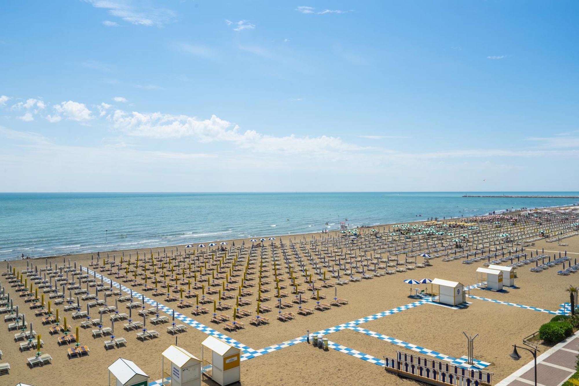 Hotel Montecarlo 3 Stelle Superior Каорле Екстер'єр фото