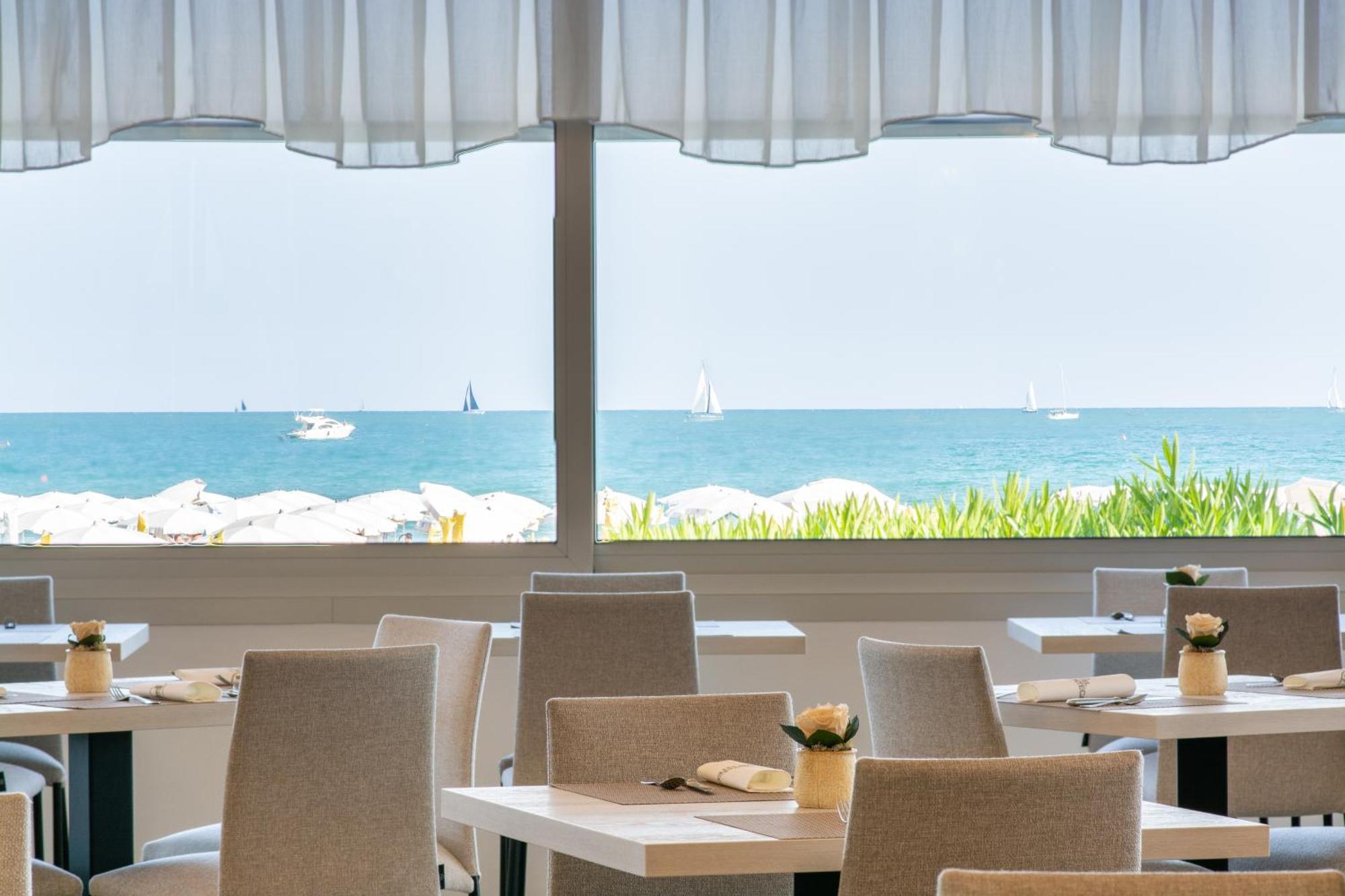 Hotel Montecarlo 3 Stelle Superior Каорле Екстер'єр фото