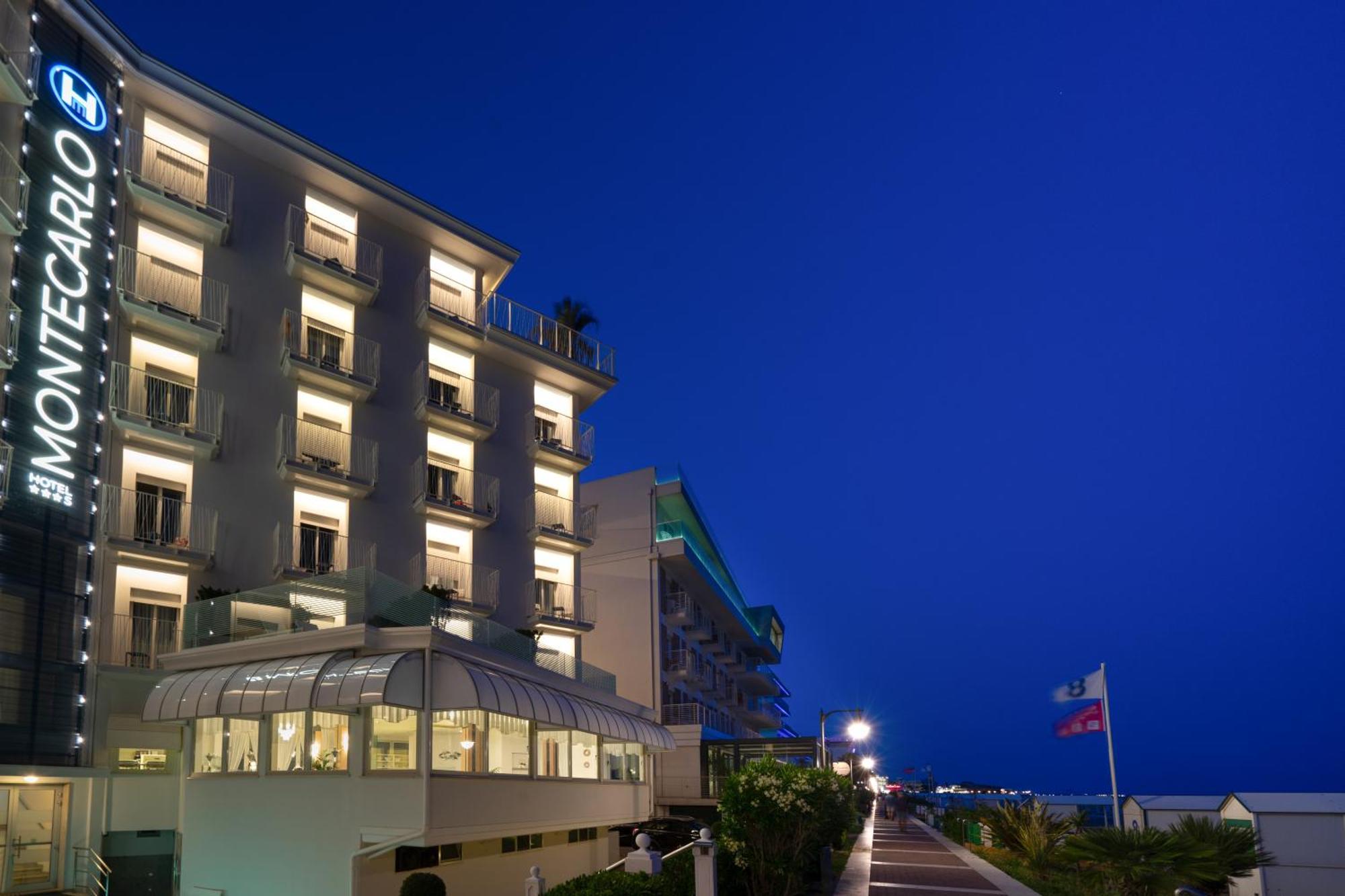 Hotel Montecarlo 3 Stelle Superior Каорле Екстер'єр фото