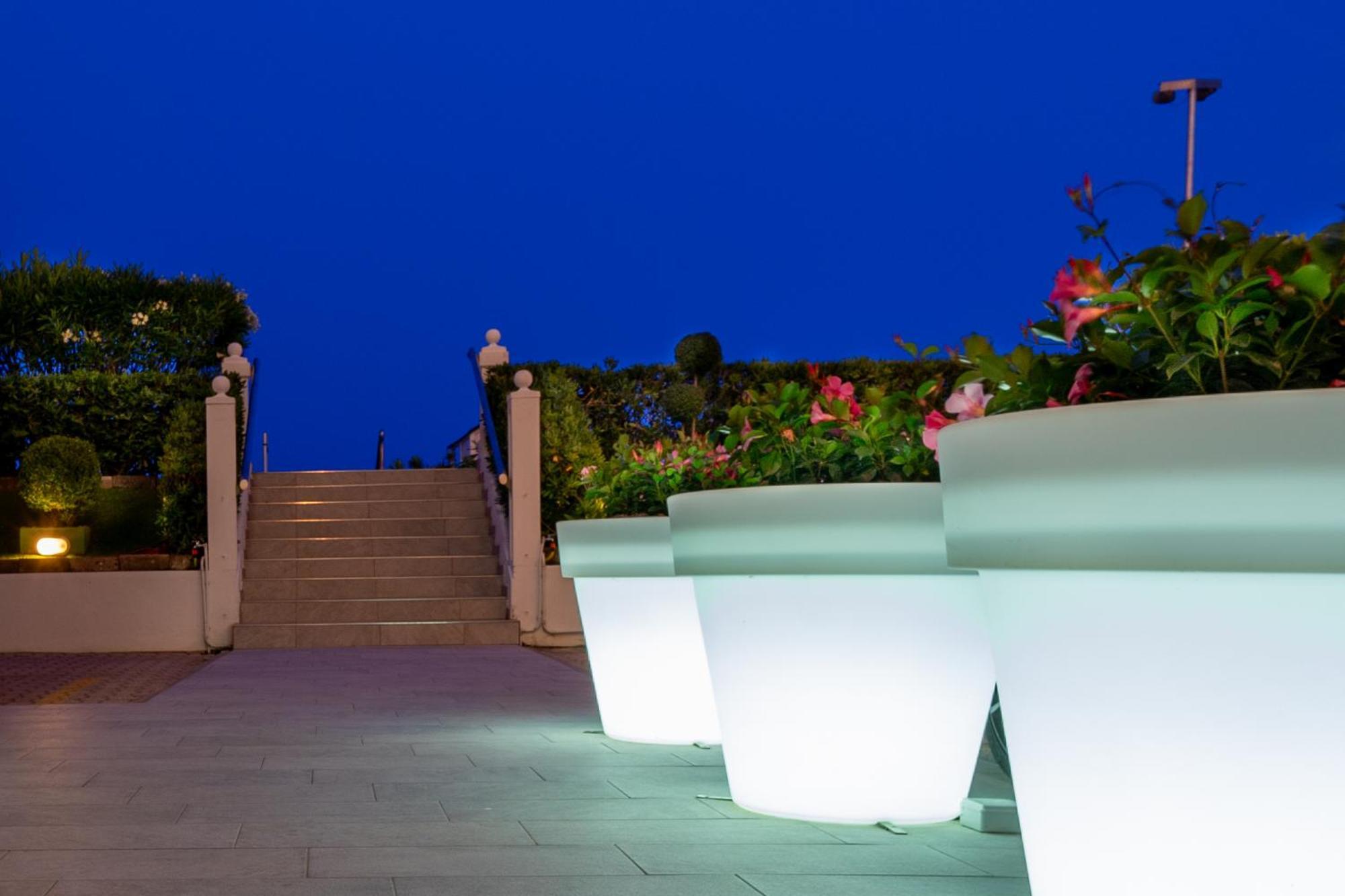 Hotel Montecarlo 3 Stelle Superior Каорле Екстер'єр фото
