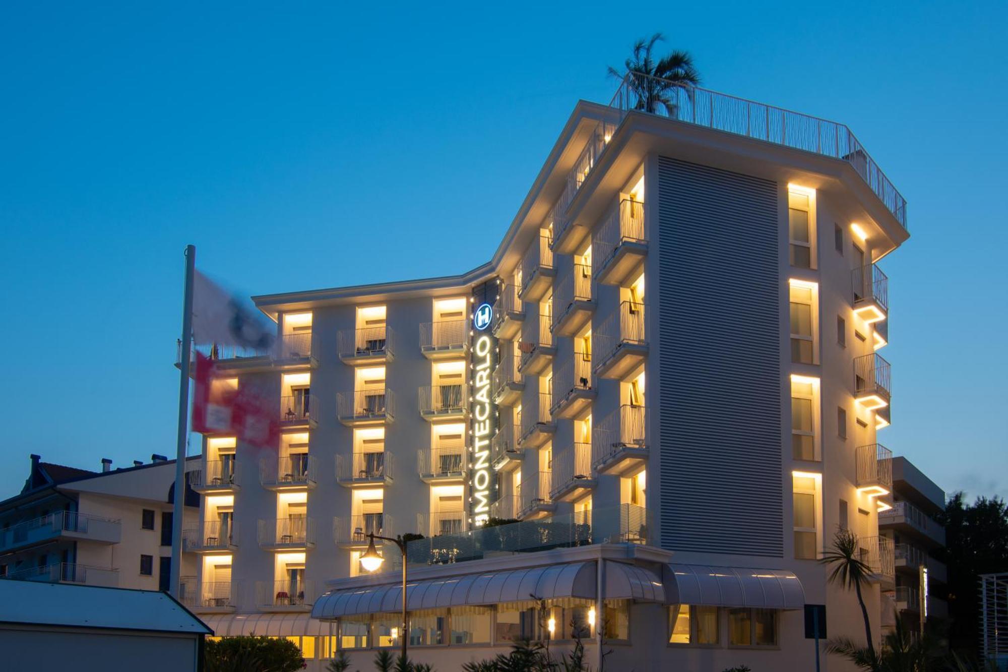 Hotel Montecarlo 3 Stelle Superior Каорле Екстер'єр фото