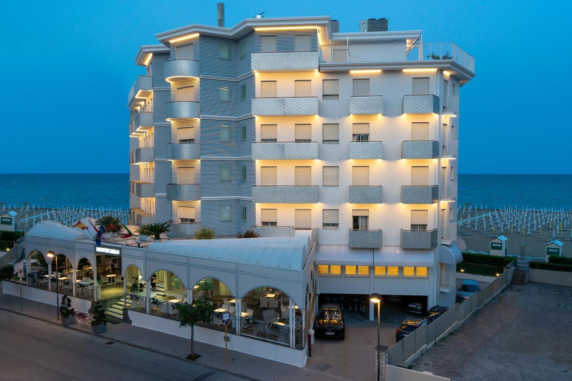 Hotel Montecarlo 3 Stelle Superior Каорле Екстер'єр фото