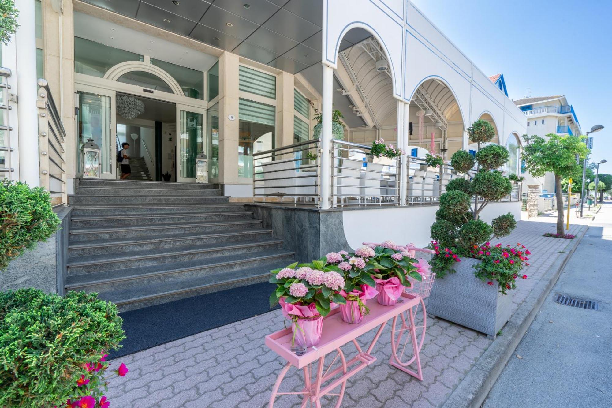 Hotel Montecarlo 3 Stelle Superior Каорле Екстер'єр фото