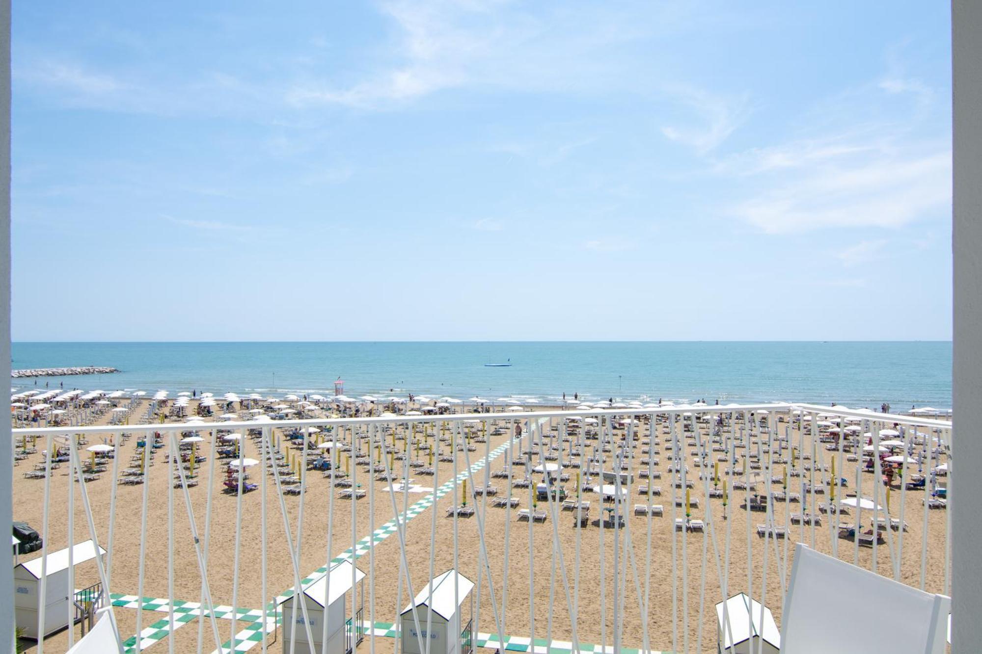 Hotel Montecarlo 3 Stelle Superior Каорле Екстер'єр фото
