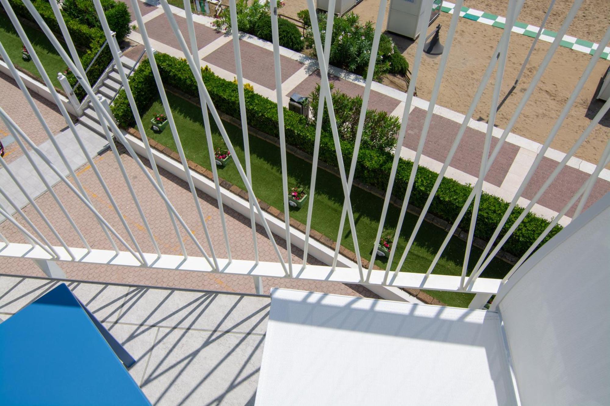Hotel Montecarlo 3 Stelle Superior Каорле Екстер'єр фото
